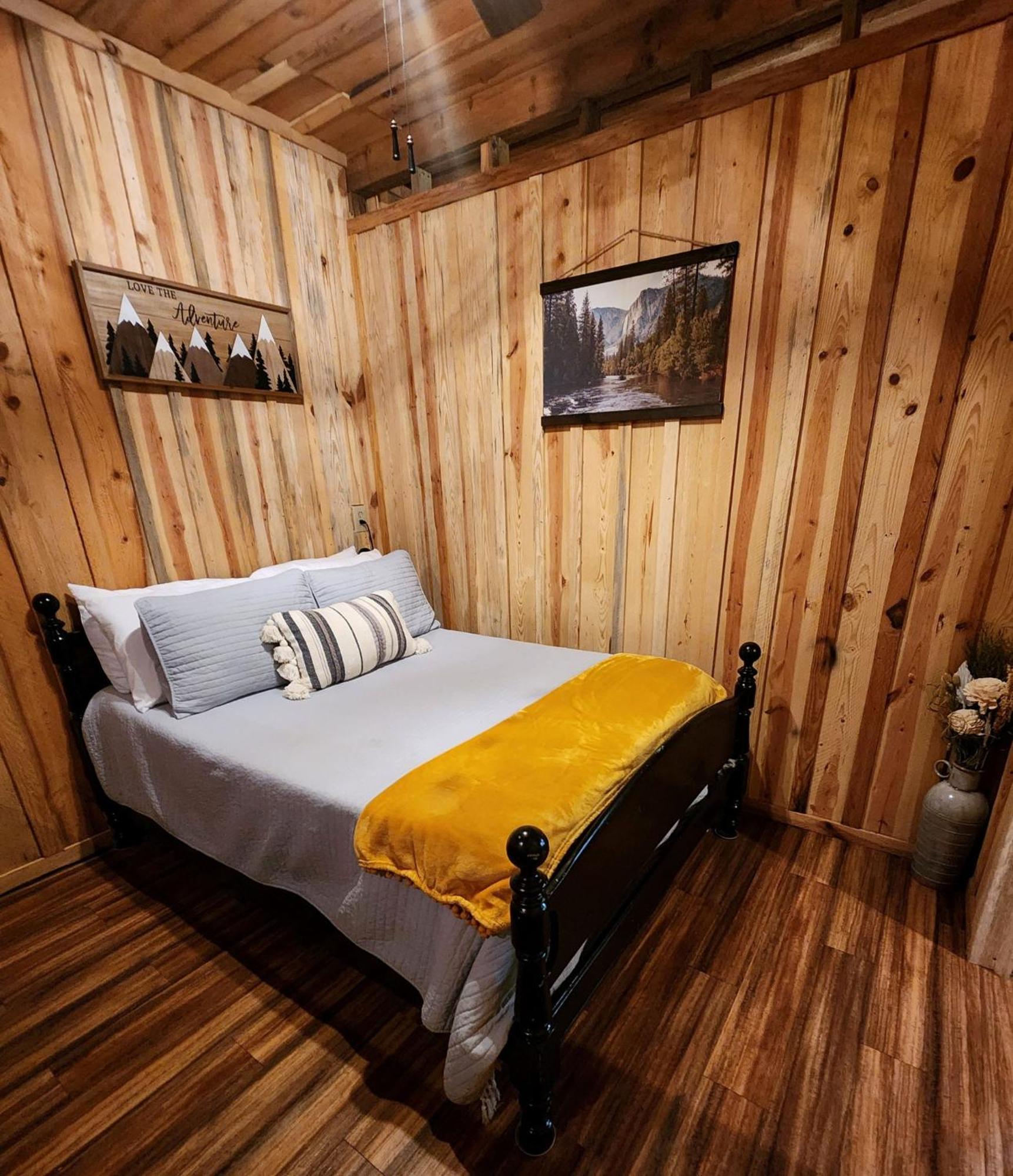 Unique Country Cabin Meets Farmhouse Modern!!! Mena Extérieur photo