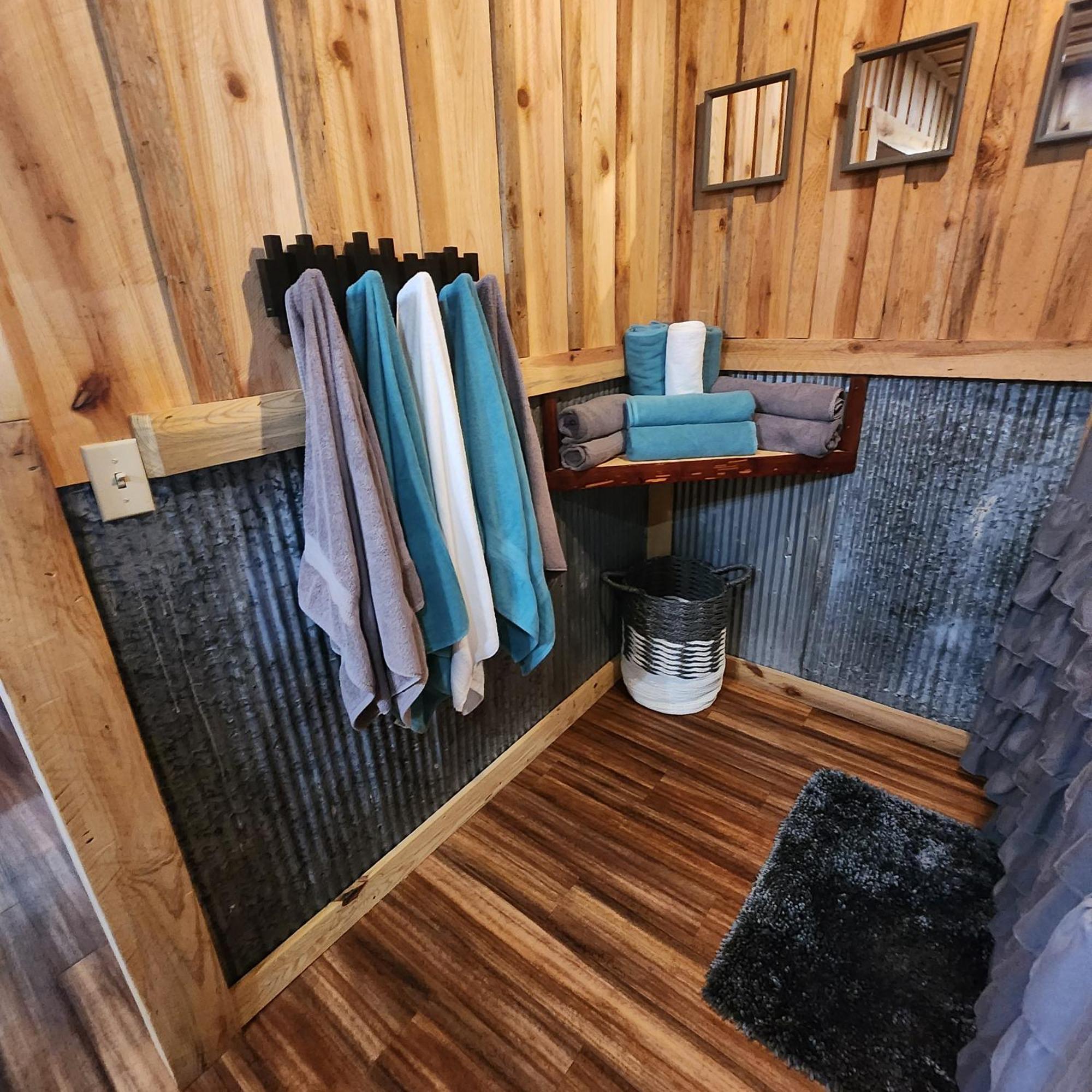 Unique Country Cabin Meets Farmhouse Modern!!! Mena Extérieur photo